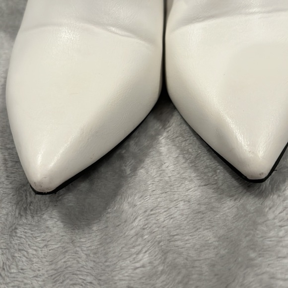 White high heel ankle boots, size US size 7 1/2 - Picture 5 of 5